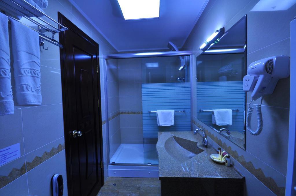 Hotel Arca Lui Noe Синая Екстериор снимка