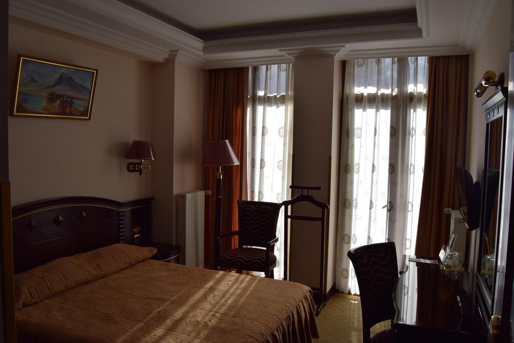 Hotel Arca Lui Noe Синая Екстериор снимка