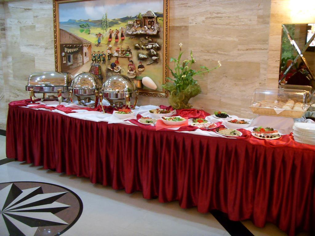 Hotel Arca Lui Noe Синая Екстериор снимка